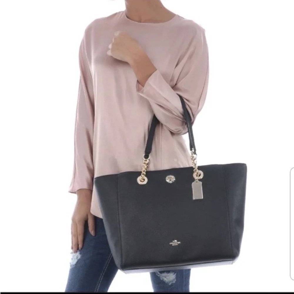 🖤NWT COACH Turnlock Pebbled Leather Chain Tote Bag🖤 - Picture 9 of 15